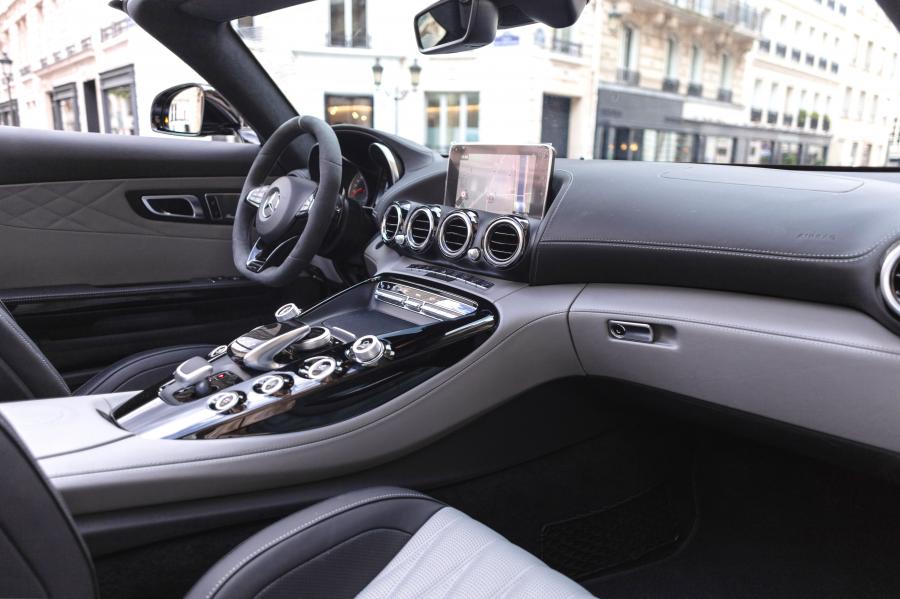 Интерьер Mercedes-AMG GT C Roadster Edition 50 (R190) 2017 года  (фото 22 из 26)